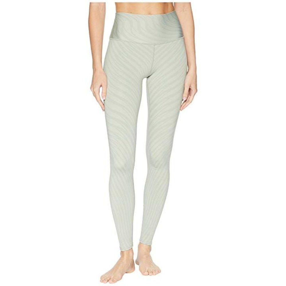 Alo Airbrush Leggings in Pistachio - Mid Rise